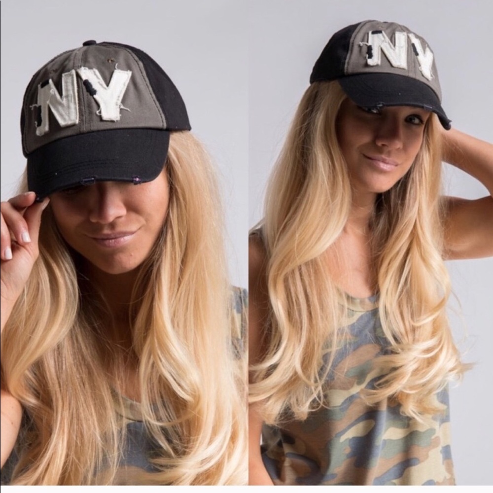2 left! NEW! 😍 NY distressed hat